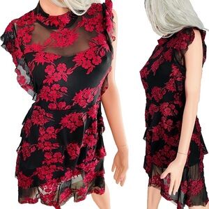 NWT ROMEO & JULIET COUTURE $175 Tiered Black and Red Lace DRESS Small